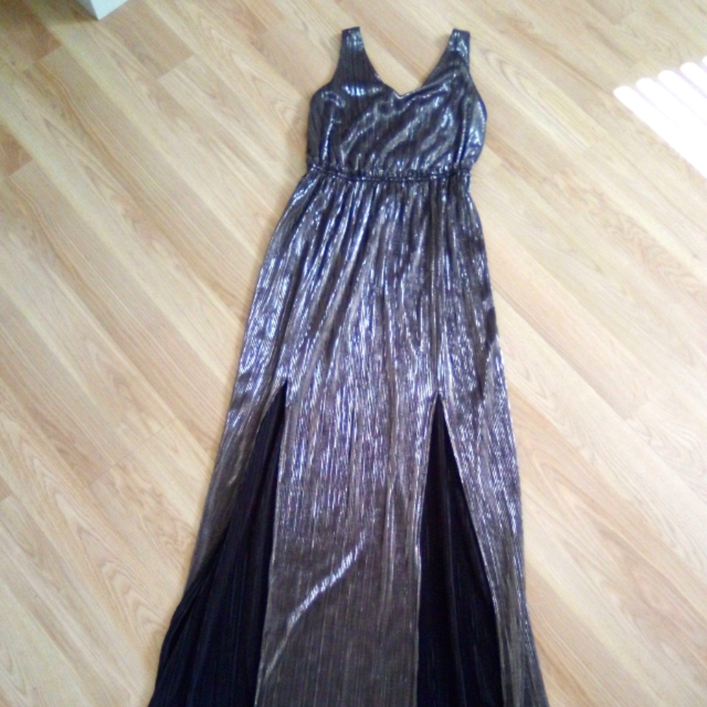 BCBGeneration metalic pleated dress - Picture 3 of 8
